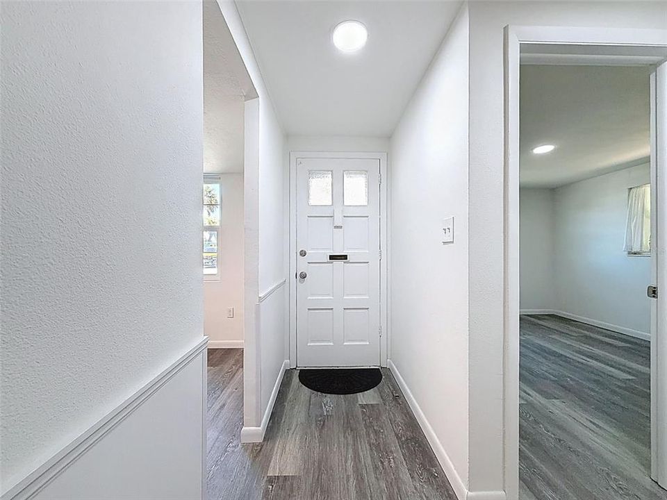 For Sale: $87,900 (2 beds, 2 baths, 888 Square Feet)