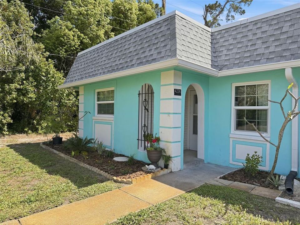 For Sale: $87,900 (2 beds, 2 baths, 888 Square Feet)