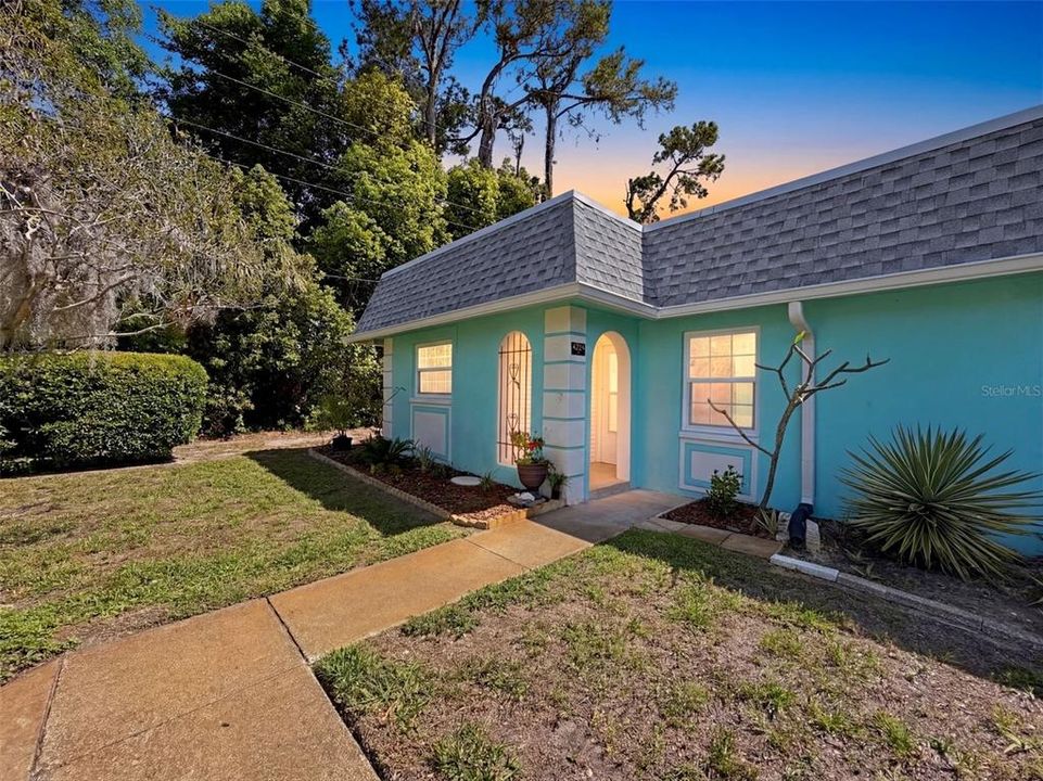 For Sale: $87,900 (2 beds, 2 baths, 888 Square Feet)