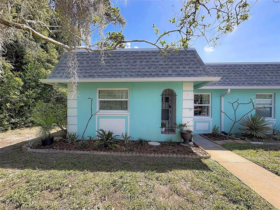 For Sale: $87,900 (2 beds, 2 baths, 888 Square Feet)