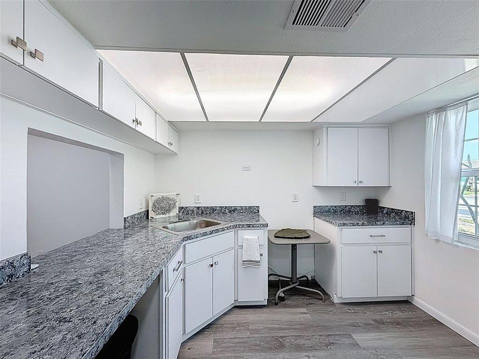For Sale: $87,900 (2 beds, 2 baths, 888 Square Feet)