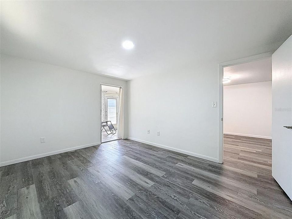 For Sale: $87,900 (2 beds, 2 baths, 888 Square Feet)