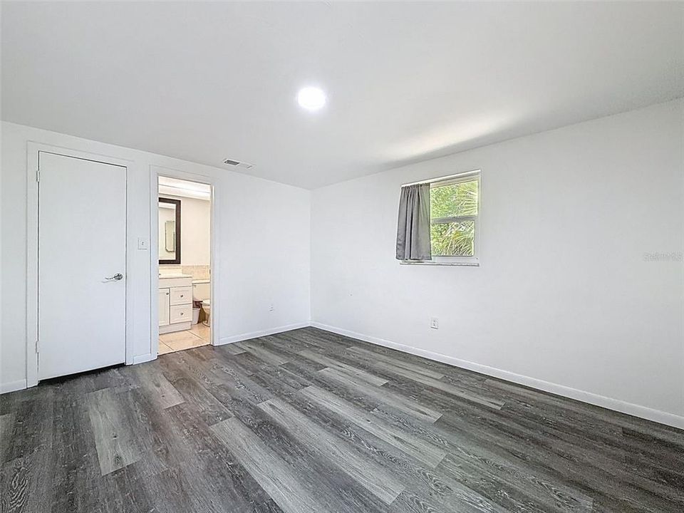For Sale: $87,900 (2 beds, 2 baths, 888 Square Feet)