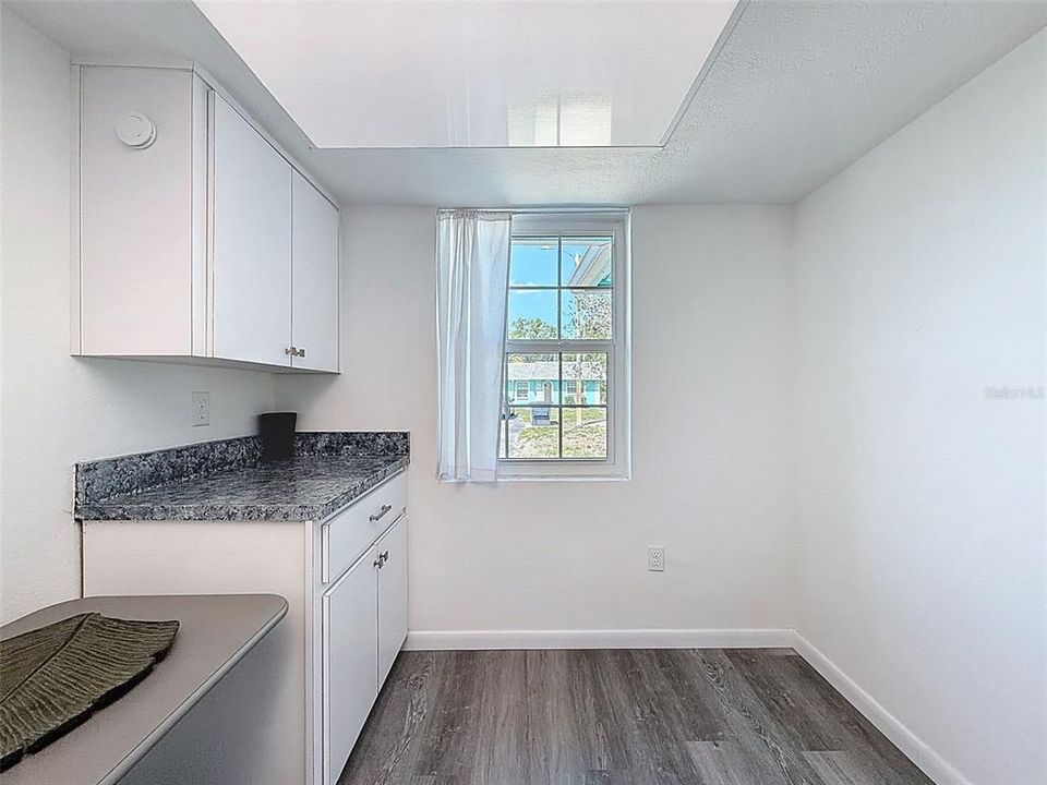 For Sale: $87,900 (2 beds, 2 baths, 888 Square Feet)