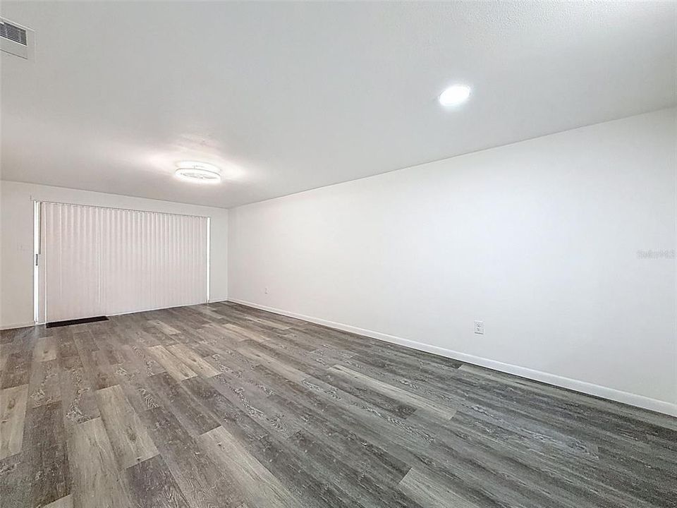 For Sale: $87,900 (2 beds, 2 baths, 888 Square Feet)