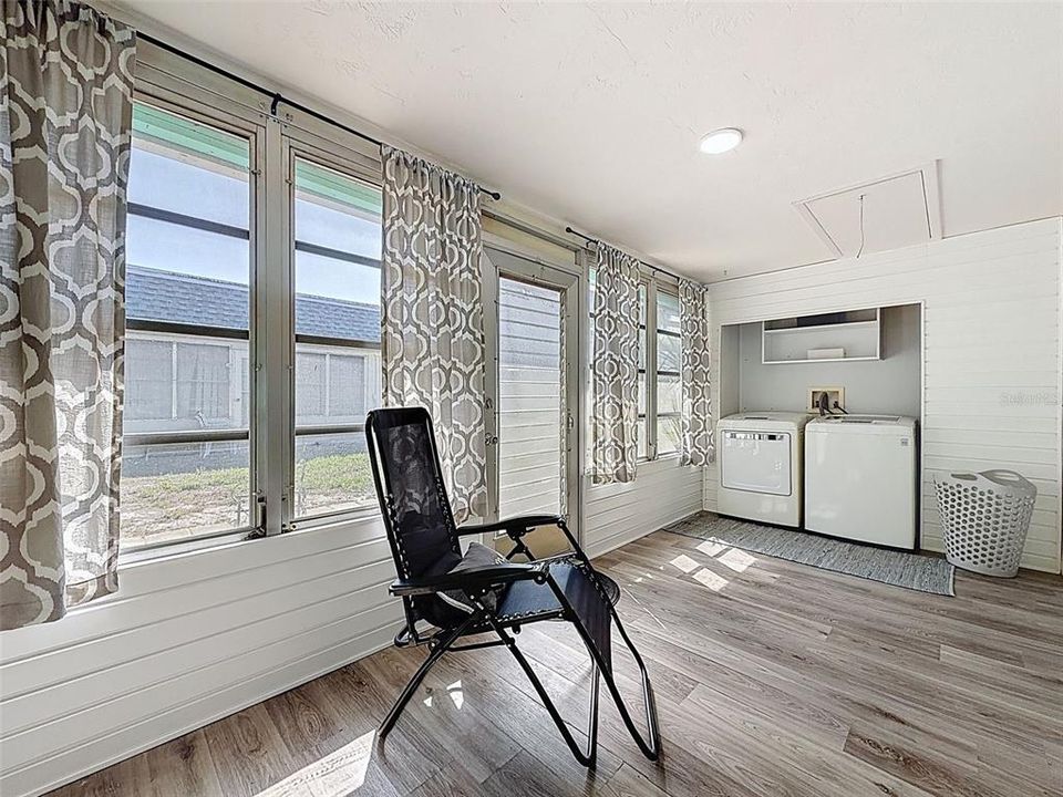 For Sale: $87,900 (2 beds, 2 baths, 888 Square Feet)
