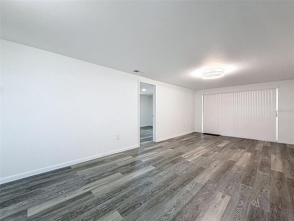 For Sale: $87,900 (2 beds, 2 baths, 888 Square Feet)