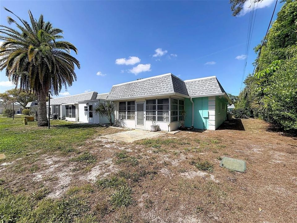 For Sale: $87,900 (2 beds, 2 baths, 888 Square Feet)