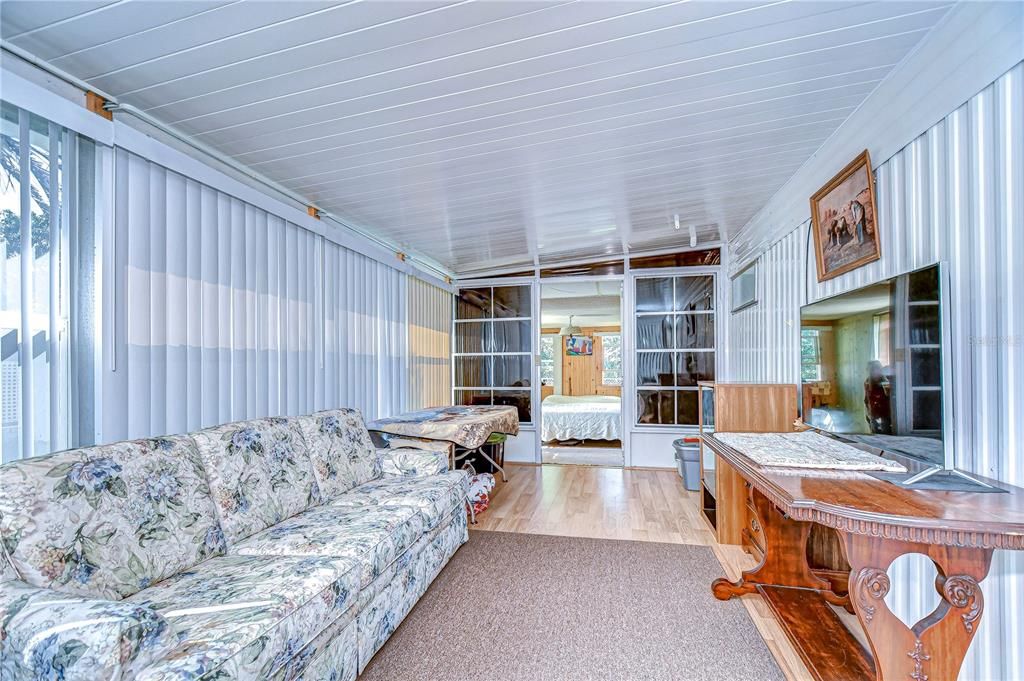 На продажу: $89,900 (2 спален, 1 ванн, 636 Квадратных фут)