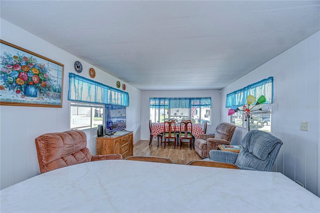 На продажу: $89,900 (2 спален, 1 ванн, 636 Квадратных фут)