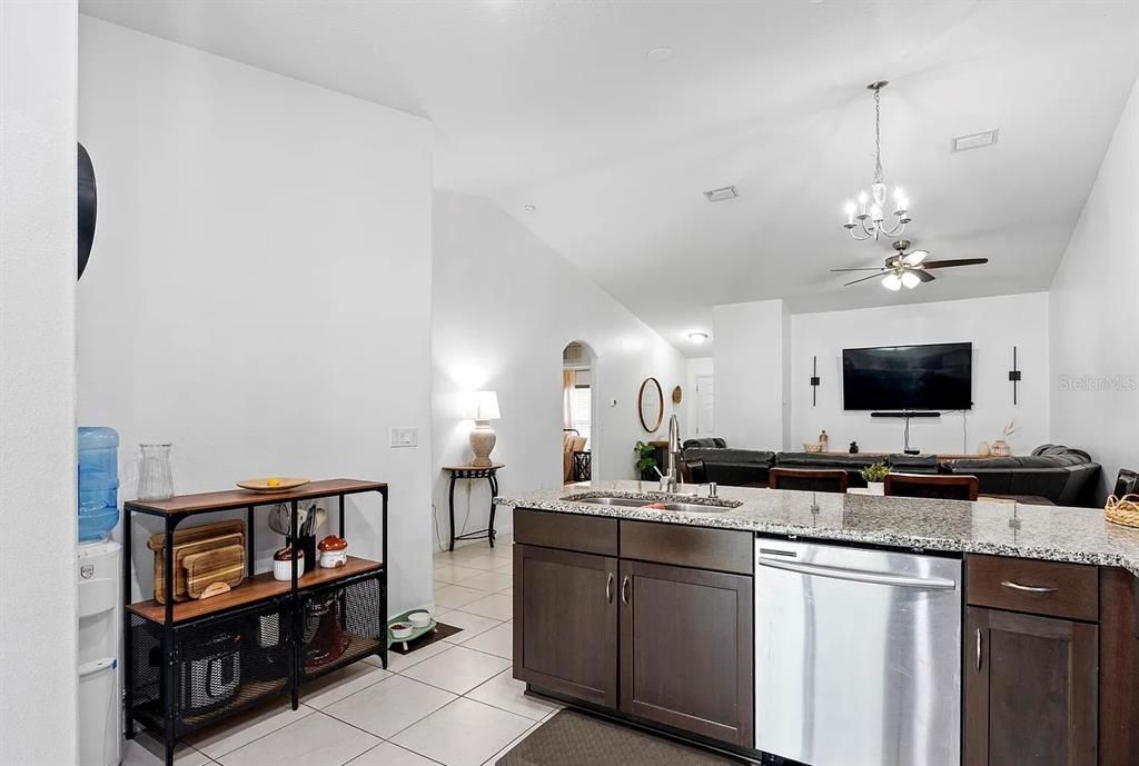 For Rent: $1,800 (3 beds, 2 baths, 1212 Square Feet)
