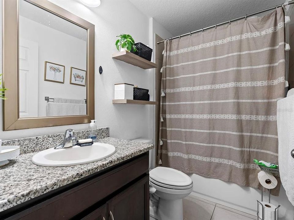For Rent: $1,800 (3 beds, 2 baths, 1212 Square Feet)