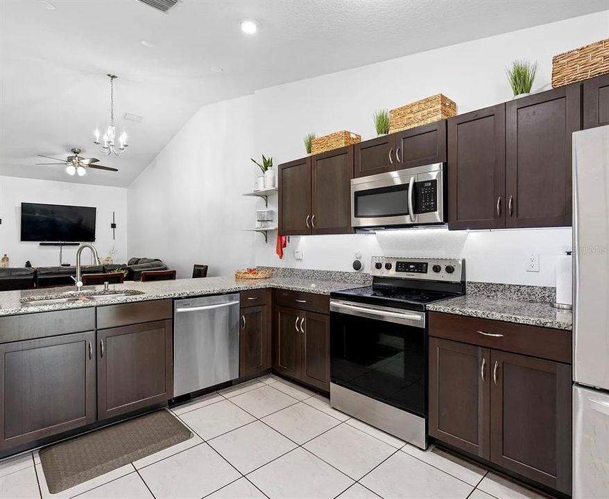 For Rent: $1,800 (3 beds, 2 baths, 1212 Square Feet)