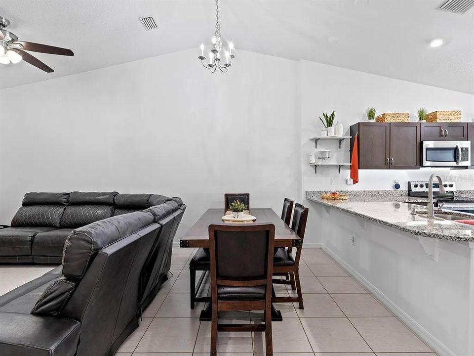 For Rent: $1,800 (3 beds, 2 baths, 1212 Square Feet)