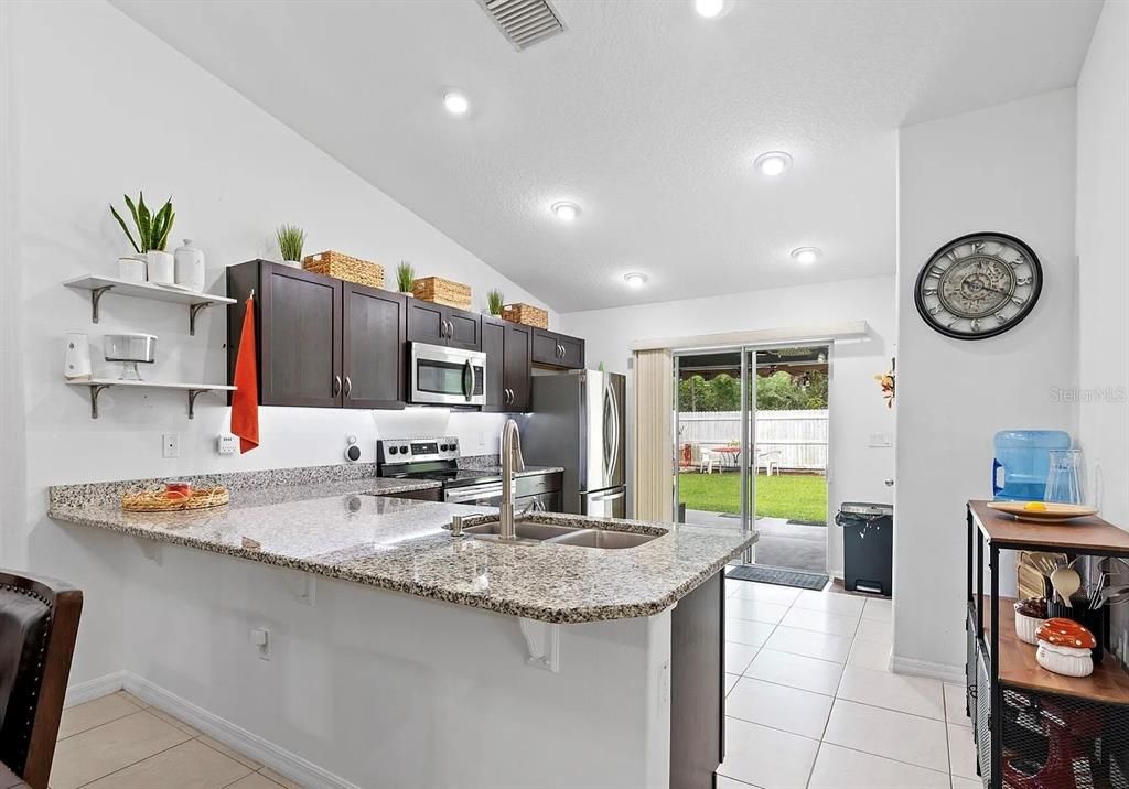 For Rent: $1,800 (3 beds, 2 baths, 1212 Square Feet)