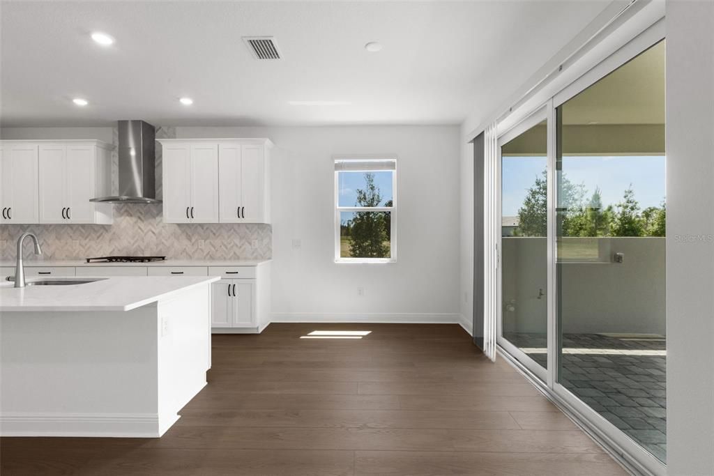 Activo con contrato: $699,999 (3 camas, 3 baños, 2190 Pies cuadrados)