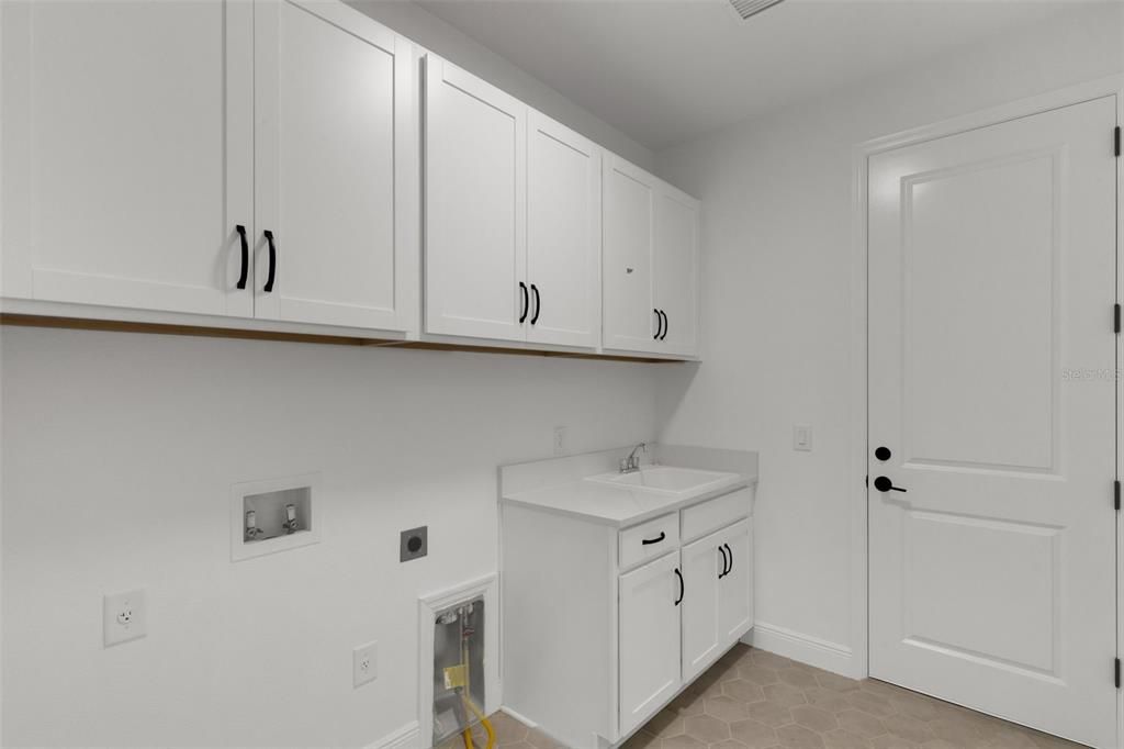 Activo con contrato: $699,999 (3 camas, 3 baños, 2190 Pies cuadrados)