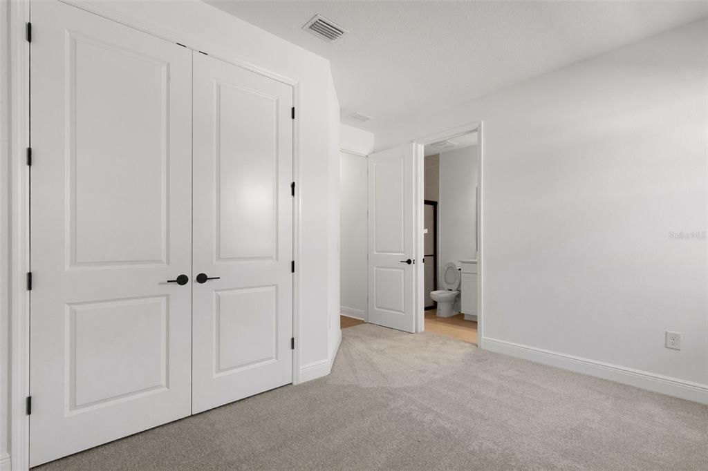 Activo con contrato: $699,999 (3 camas, 3 baños, 2190 Pies cuadrados)