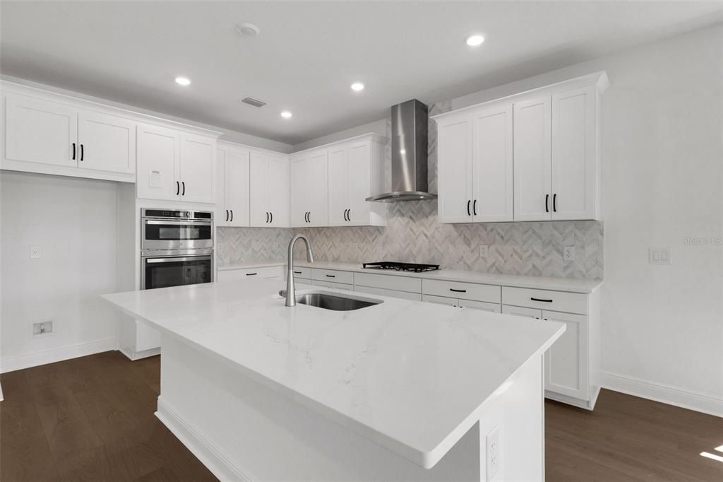 Activo con contrato: $699,999 (3 camas, 3 baños, 2190 Pies cuadrados)