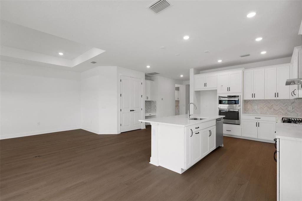 Activo con contrato: $699,999 (3 camas, 3 baños, 2190 Pies cuadrados)