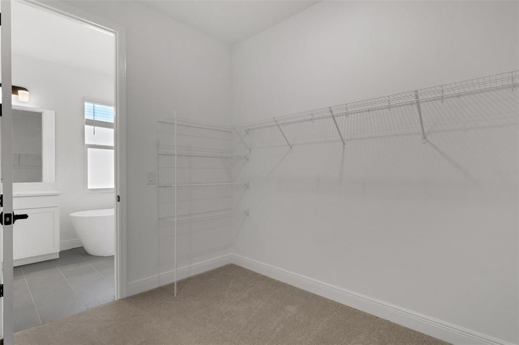 Activo con contrato: $699,999 (3 camas, 3 baños, 2190 Pies cuadrados)