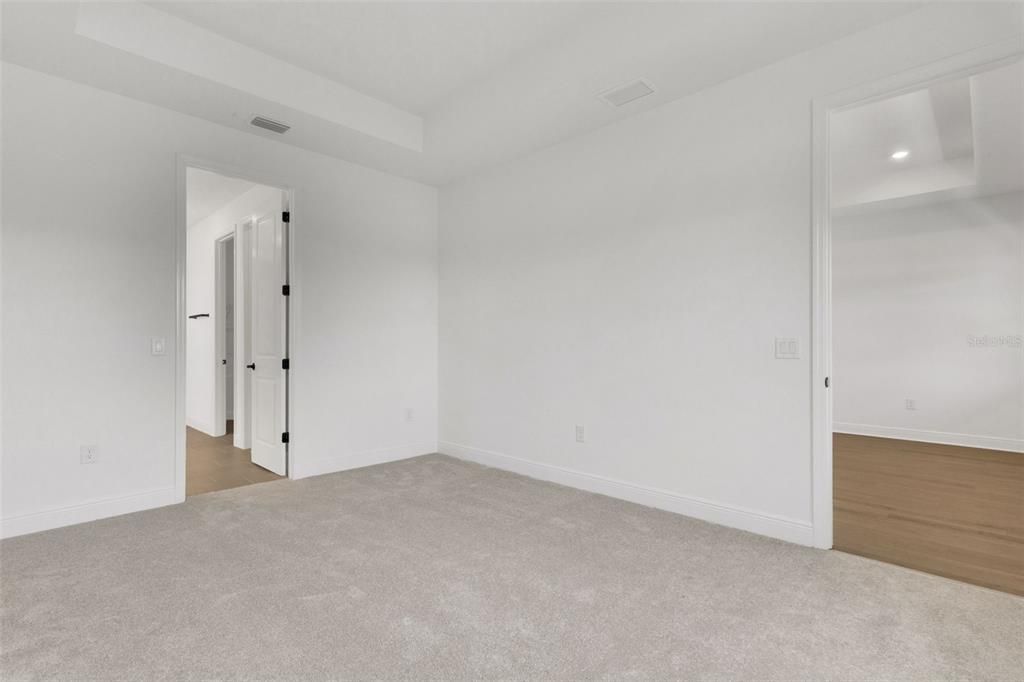 Activo con contrato: $699,999 (3 camas, 3 baños, 2190 Pies cuadrados)