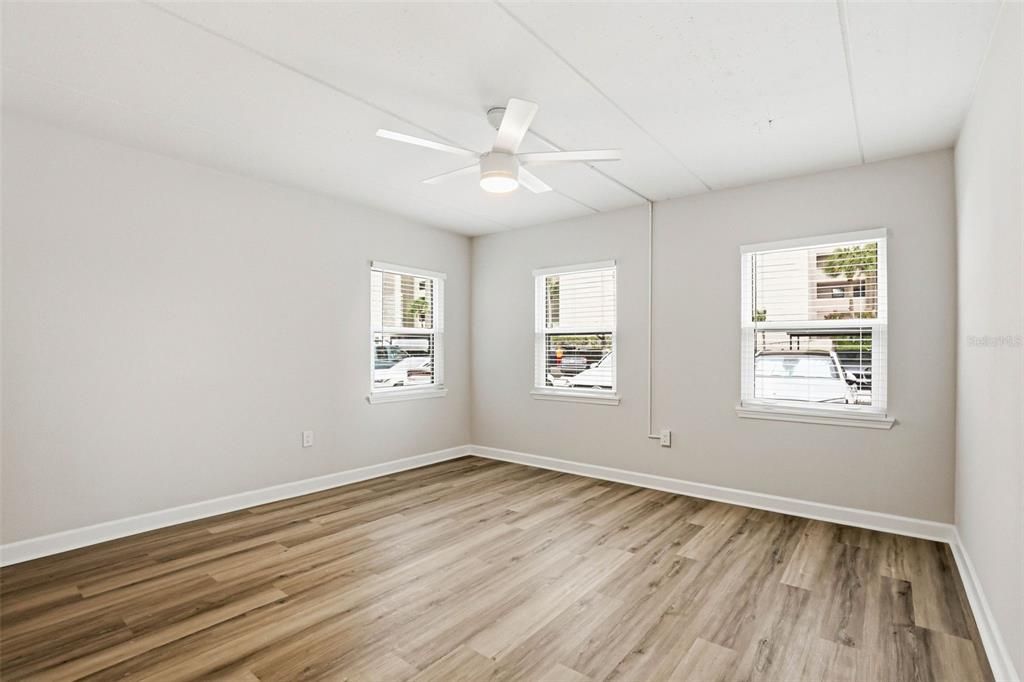 Active With Contract: $119,000 (1 beds, 1 baths, 722 Square Feet)