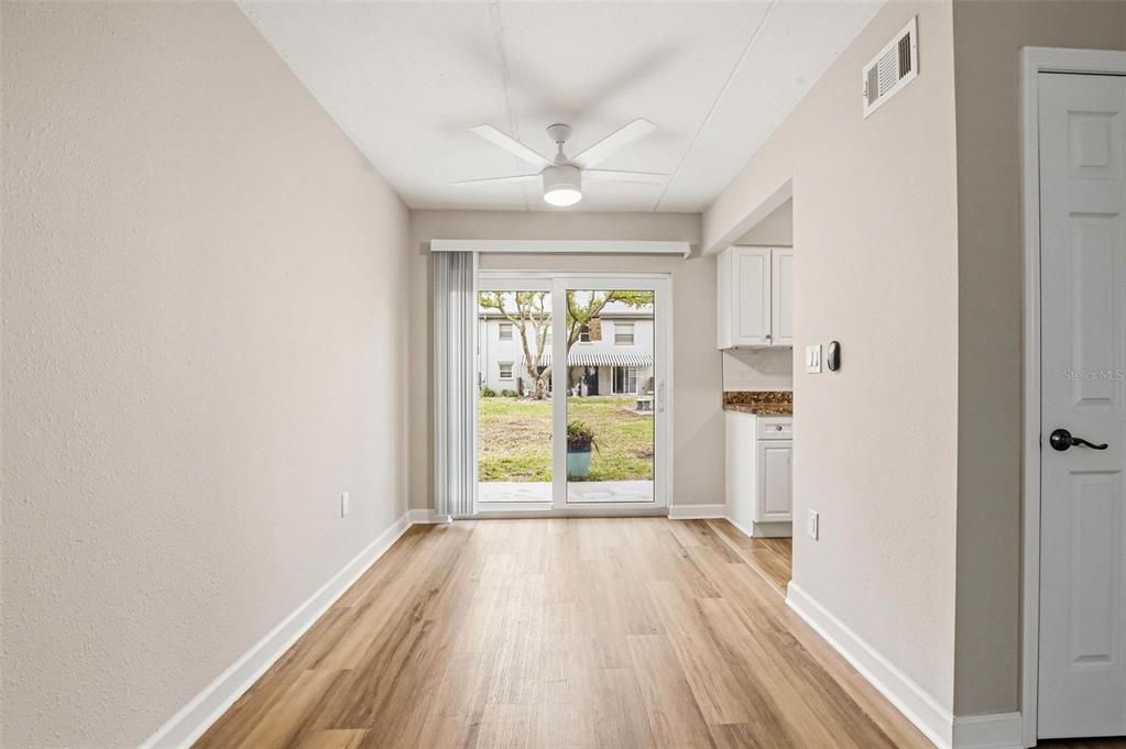 Active With Contract: $119,000 (1 beds, 1 baths, 722 Square Feet)
