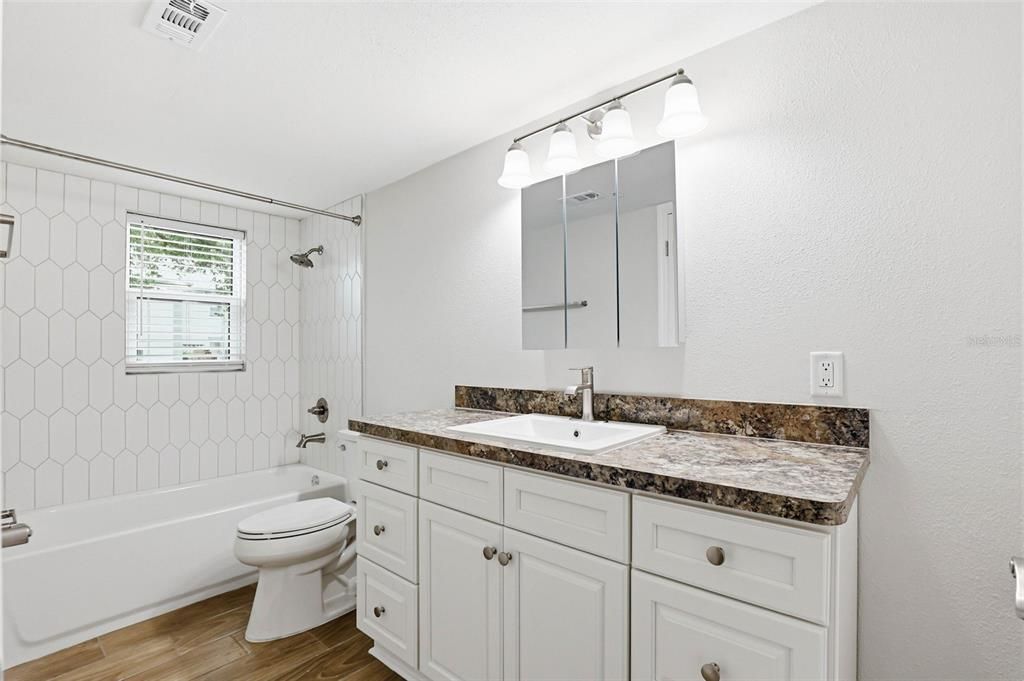 Active With Contract: $119,000 (1 beds, 1 baths, 722 Square Feet)