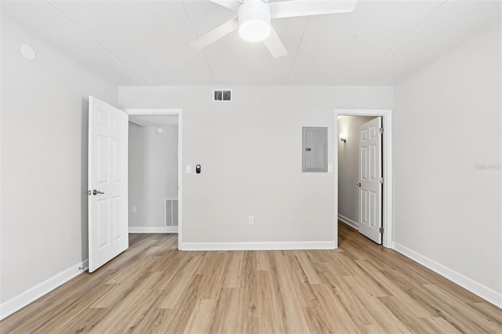 Active With Contract: $119,000 (1 beds, 1 baths, 722 Square Feet)