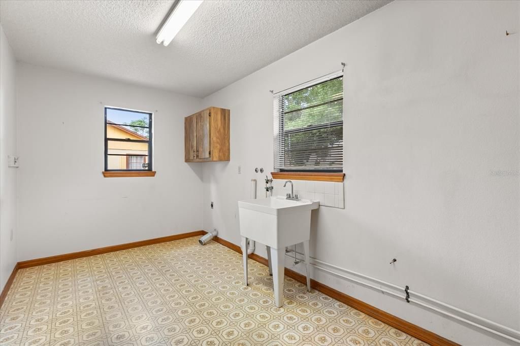 Activo con contrato: $309,900 (3 camas, 2 baños, 1624 Pies cuadrados)