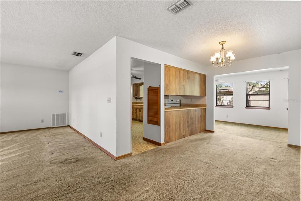 Activo con contrato: $309,900 (3 camas, 2 baños, 1624 Pies cuadrados)
