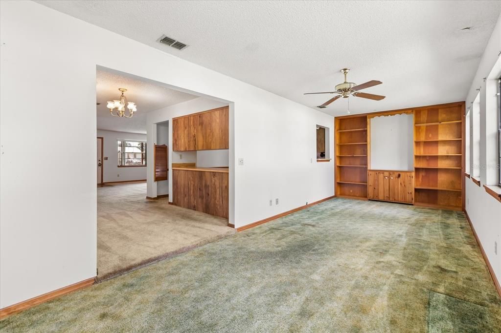 Activo con contrato: $309,900 (3 camas, 2 baños, 1624 Pies cuadrados)