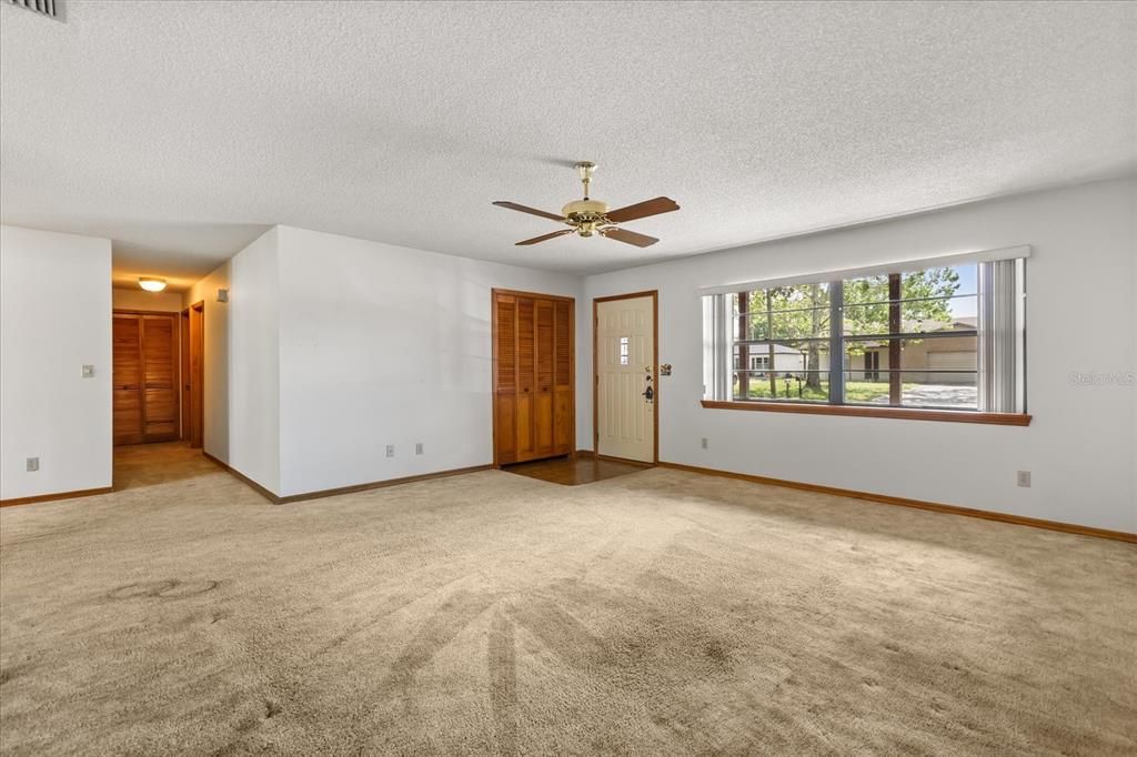 Activo con contrato: $309,900 (3 camas, 2 baños, 1624 Pies cuadrados)