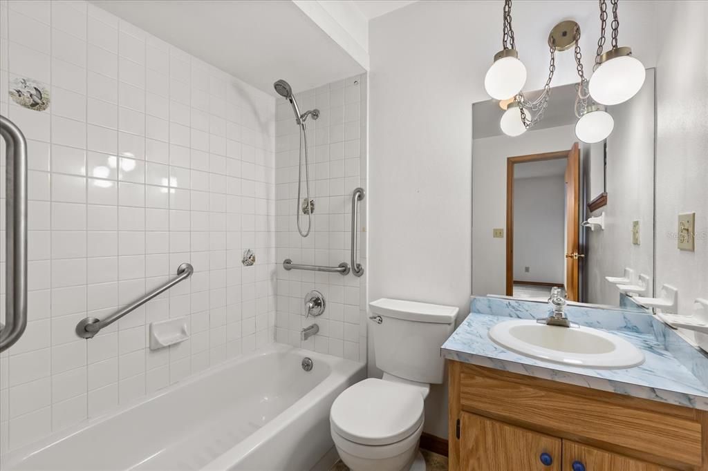 Activo con contrato: $309,900 (3 camas, 2 baños, 1624 Pies cuadrados)