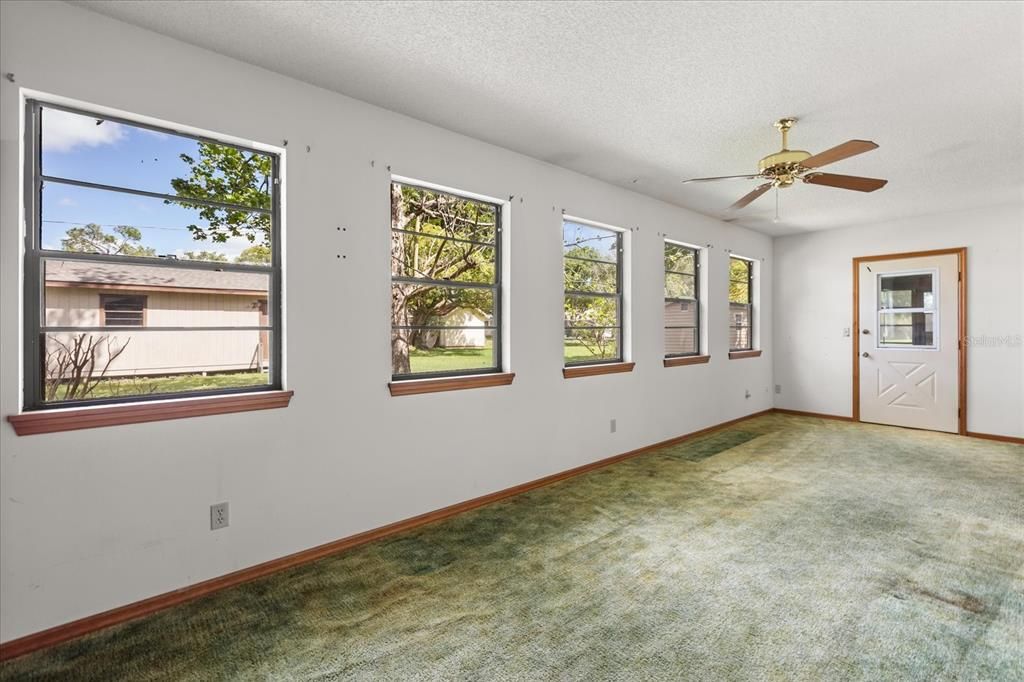 Activo con contrato: $309,900 (3 camas, 2 baños, 1624 Pies cuadrados)