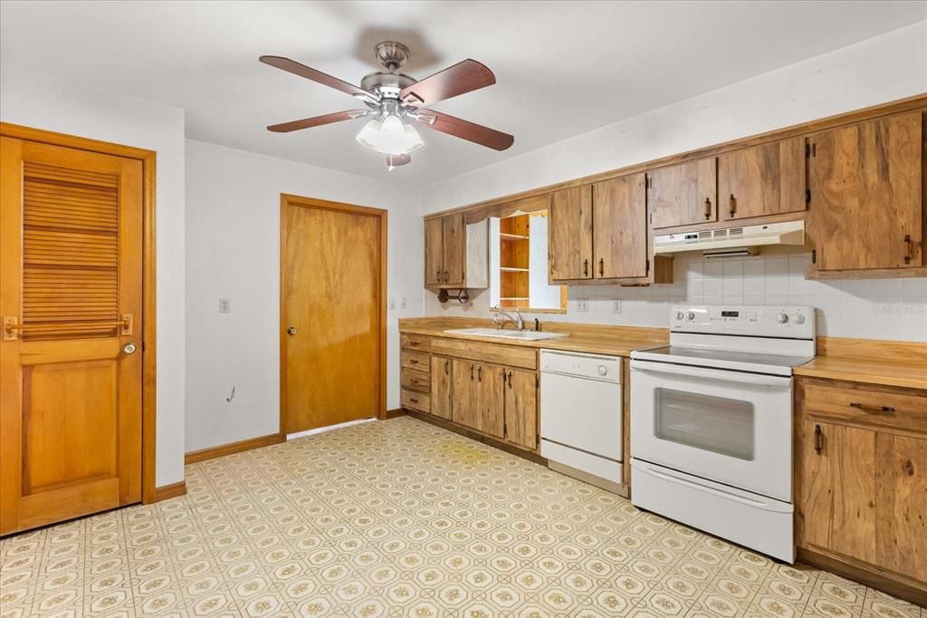 Activo con contrato: $309,900 (3 camas, 2 baños, 1624 Pies cuadrados)