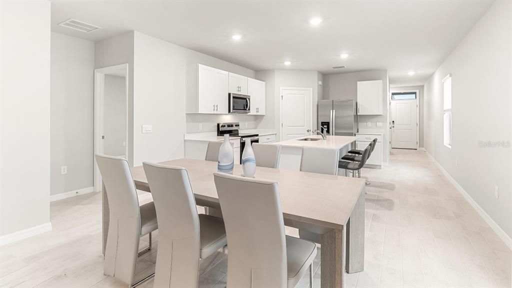 En Venta: $299,999 (4 camas, 2 baños, 1665 Pies cuadrados)