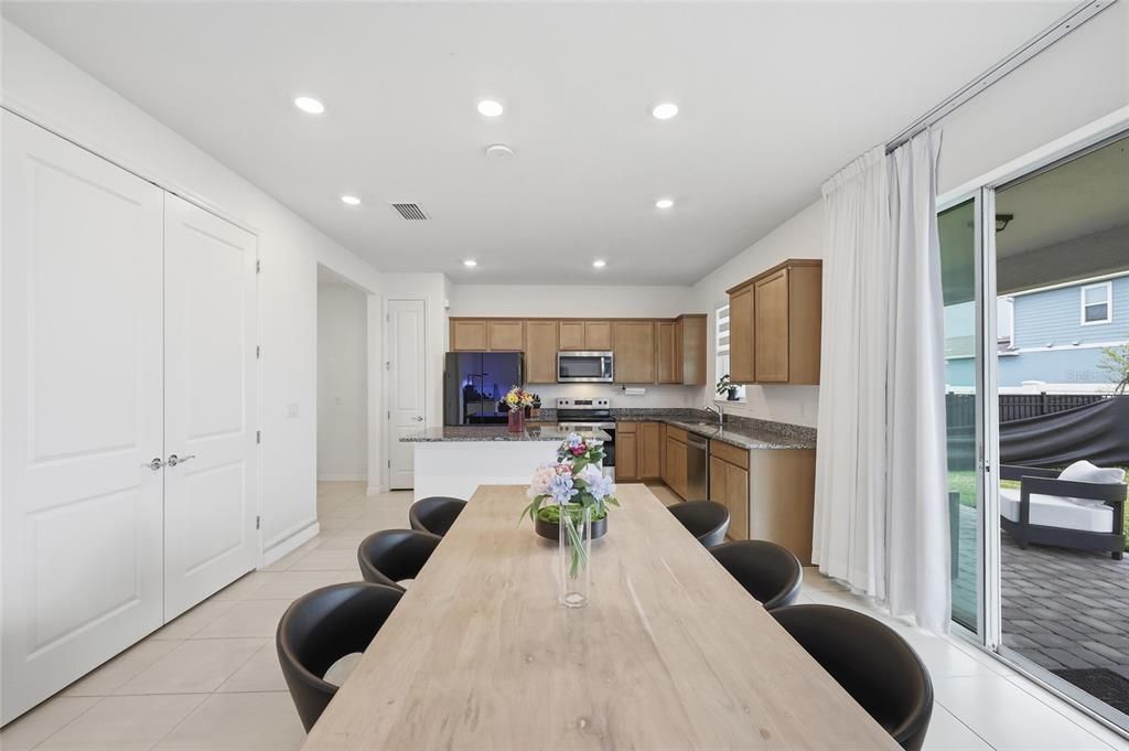 En Venta: $675,000 (5 camas, 3 baños, 2635 Pies cuadrados)