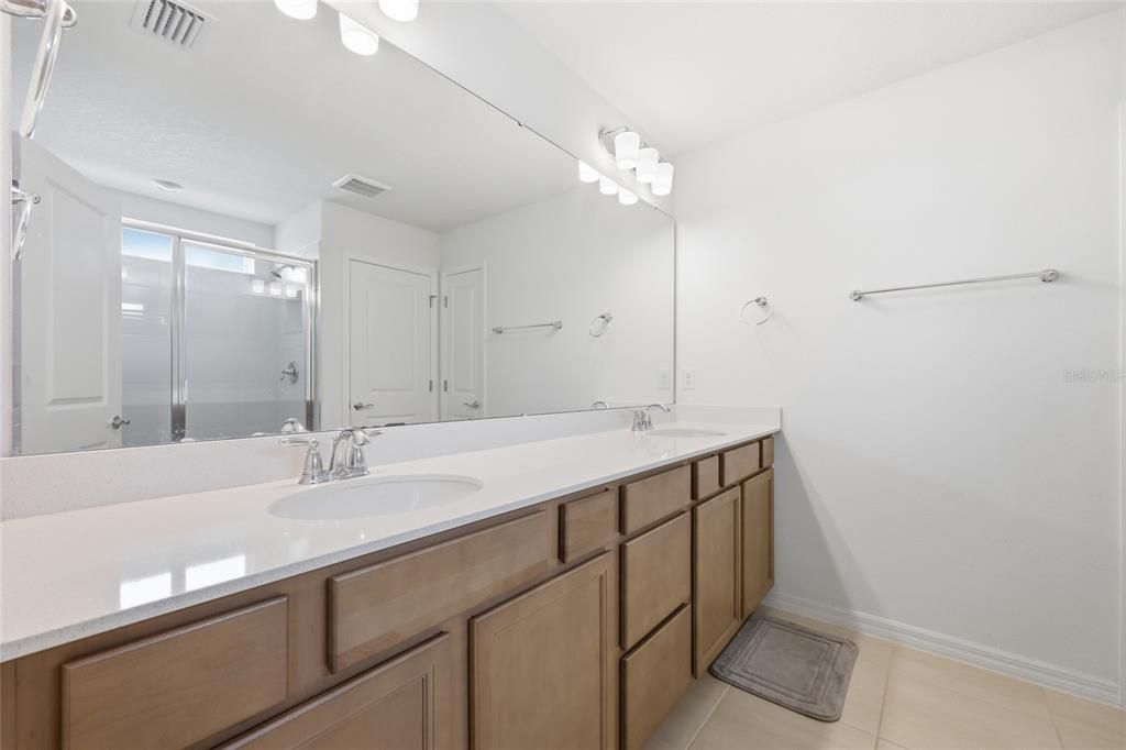En Venta: $675,000 (5 camas, 3 baños, 2635 Pies cuadrados)