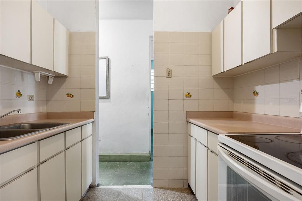 For Sale: $320,000 (5 beds, 3 baths, 2013 Square Feet)