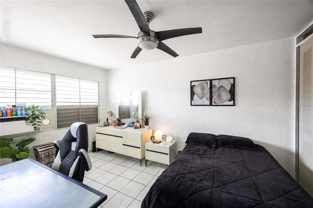 For Sale: $320,000 (5 beds, 3 baths, 2013 Square Feet)
