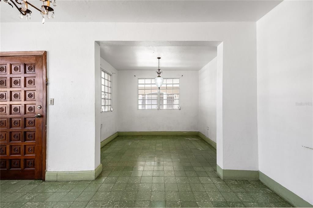For Sale: $320,000 (5 beds, 3 baths, 2013 Square Feet)