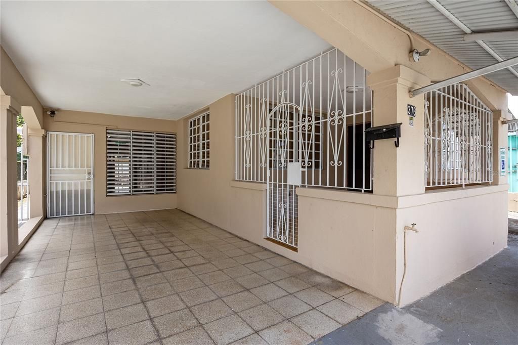 For Sale: $320,000 (5 beds, 3 baths, 2013 Square Feet)