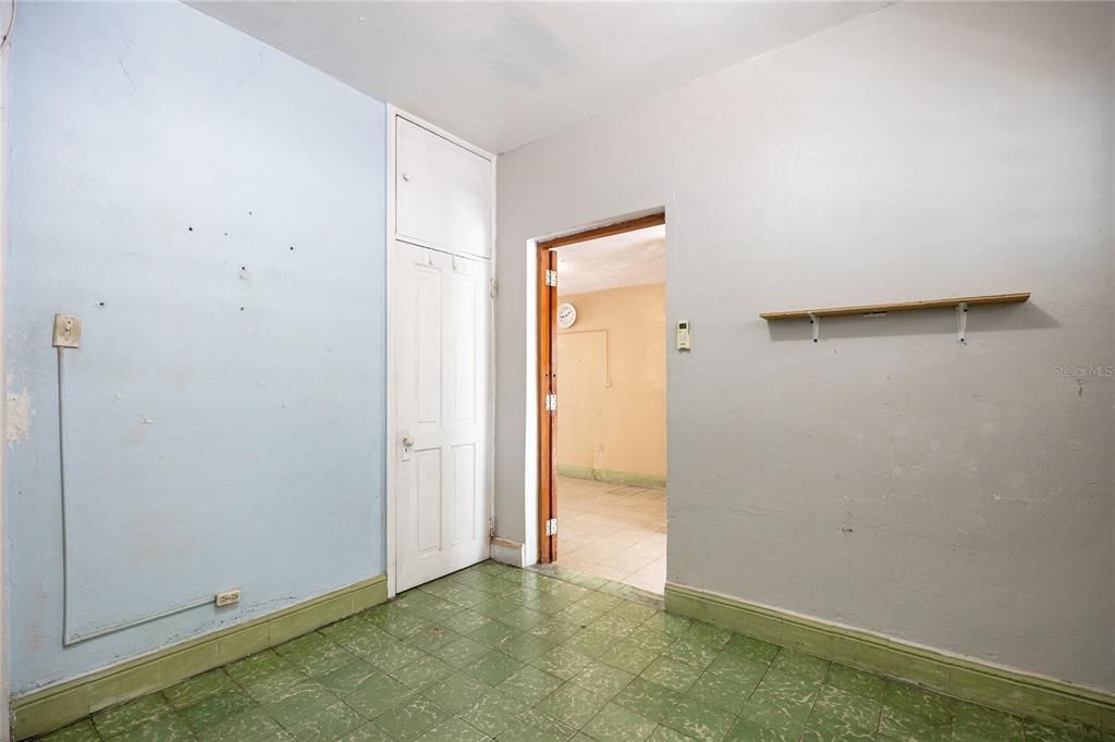 For Sale: $320,000 (5 beds, 3 baths, 2013 Square Feet)
