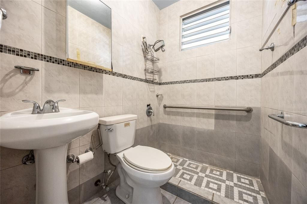For Sale: $320,000 (5 beds, 3 baths, 2013 Square Feet)