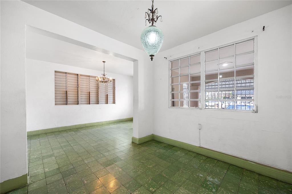 For Sale: $320,000 (5 beds, 3 baths, 2013 Square Feet)
