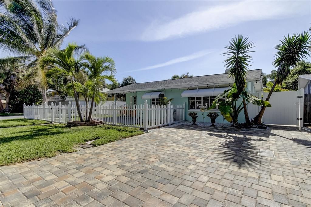For Rent: $4,400 (2 beds, 2 baths, 1154 Square Feet)