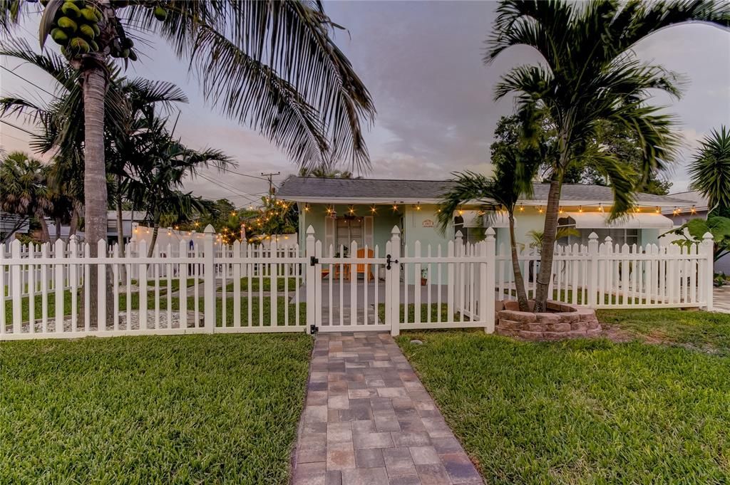 For Rent: $4,400 (2 beds, 2 baths, 1154 Square Feet)