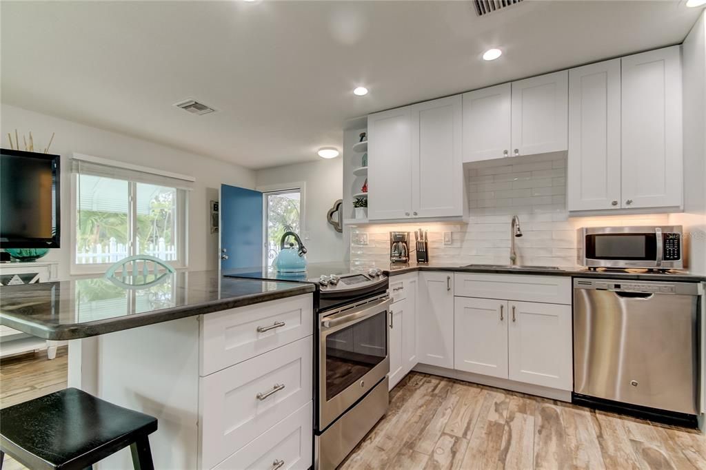 For Rent: $4,400 (2 beds, 2 baths, 1154 Square Feet)
